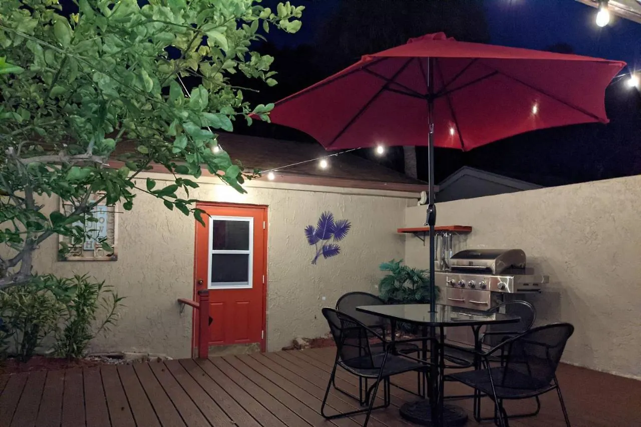 Getaway To Iki Tampa Is An End Unit Townhome - Close To Tampa Bay & Downtown - Minutes To Airport Holiday home