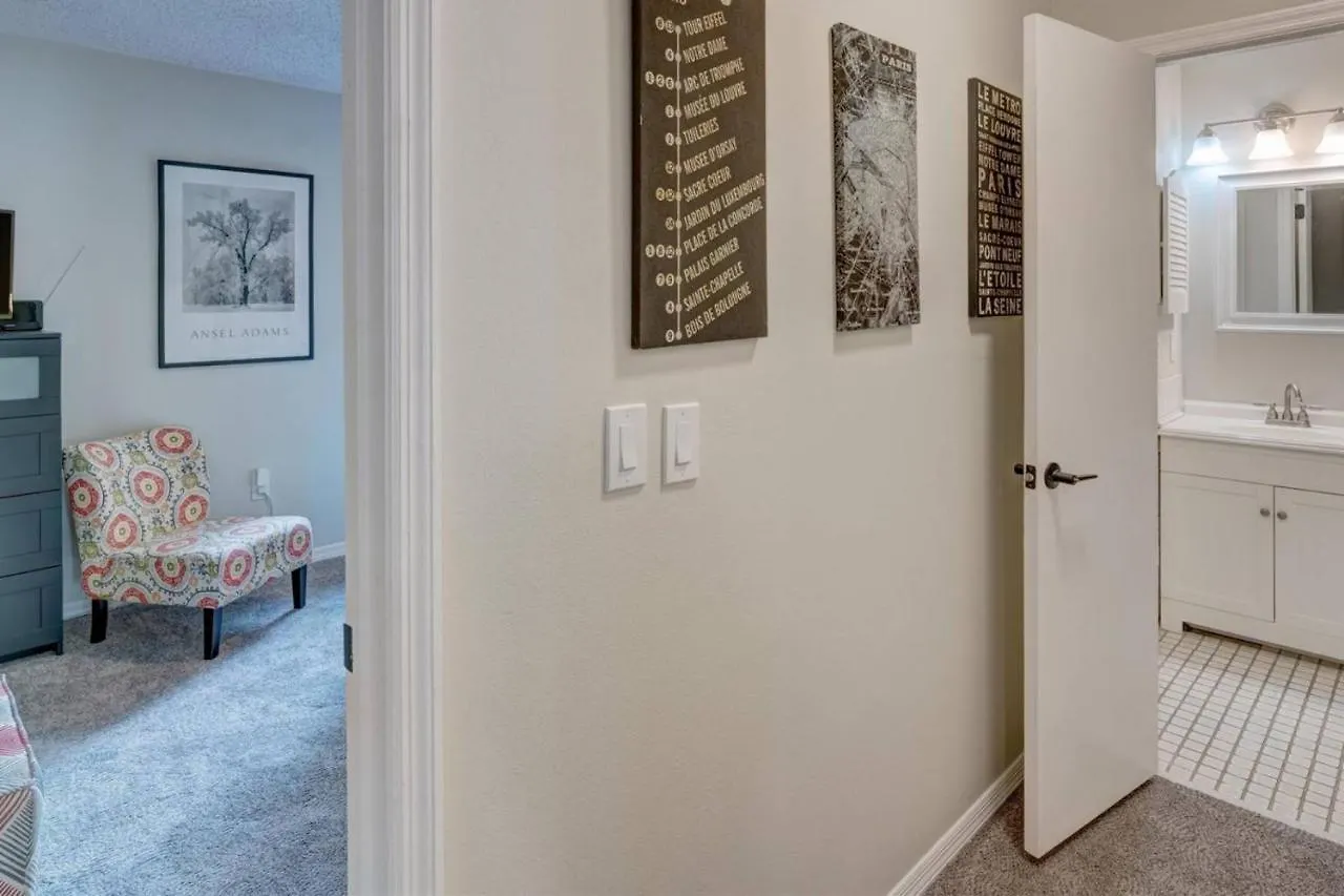 Holiday home Getaway To Iki Tampa Is An End Unit Townhome - Close To Tampa Bay & Downtown - Minutes To Airport