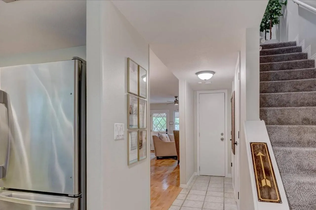Getaway To Iki Tampa Is An End Unit Townhome - Close To Tampa Bay & Downtown - Minutes To Airport 0*,